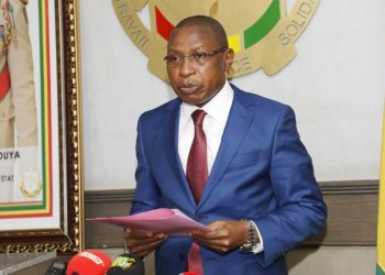 Ex-président de la junte militaire de la Guinée capitaine Moussa Dadis Camara a quitté Conakry